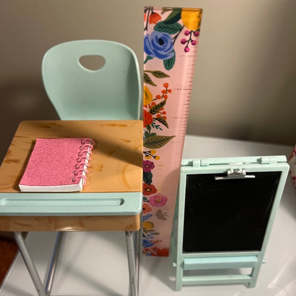 Our Generation Desk with notebook and a glitter girl Easel - Picture 4 of 4